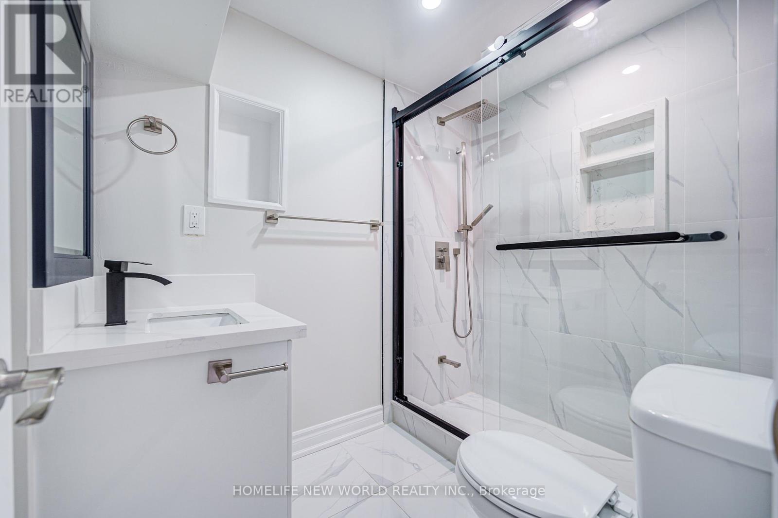 29 Puma Drive, Toronto, ON - Indoor Photo Showing Bathroom