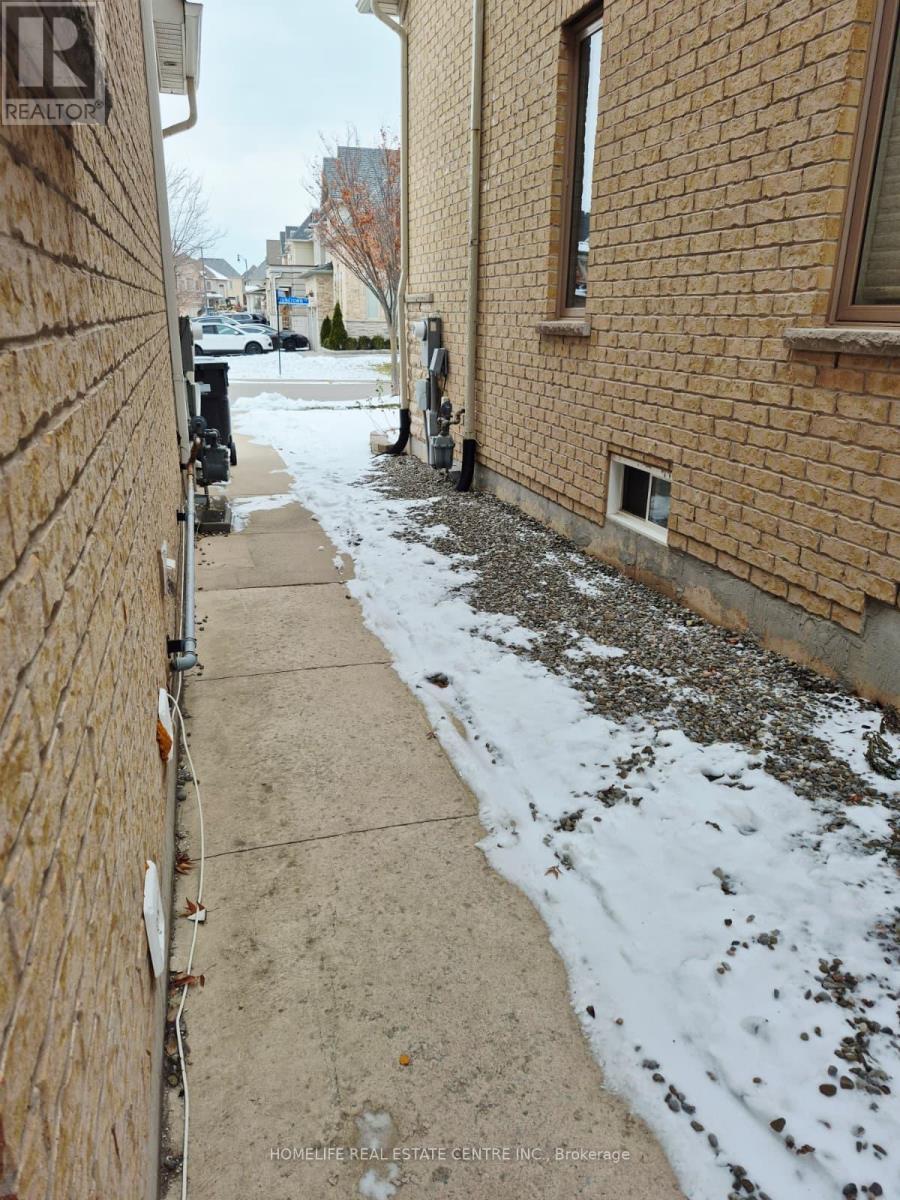 12 Junetown Circle, Brampton, ON - Outdoor