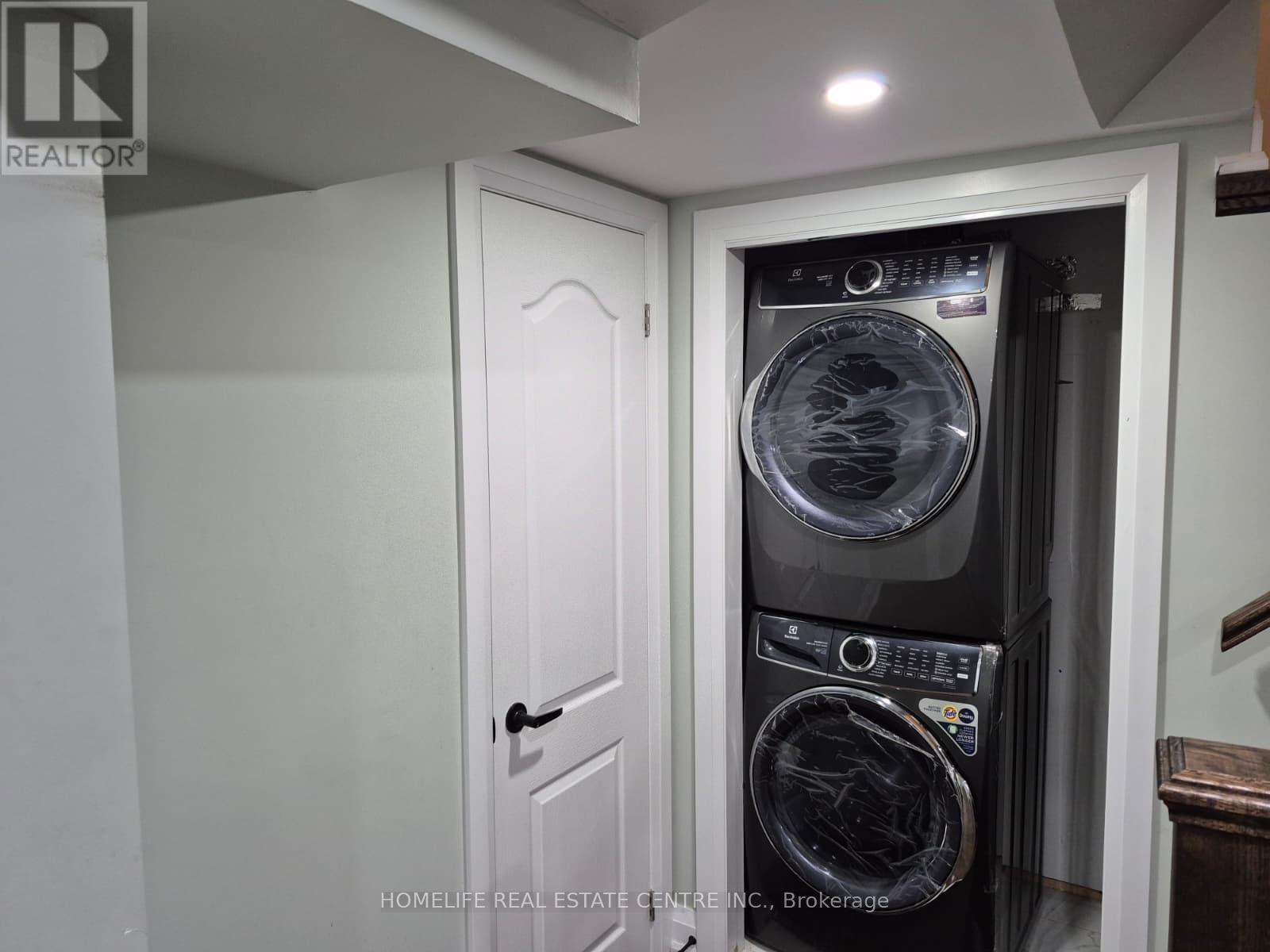 12 Junetown Circle, Brampton, ON - Indoor Photo Showing Laundry Room