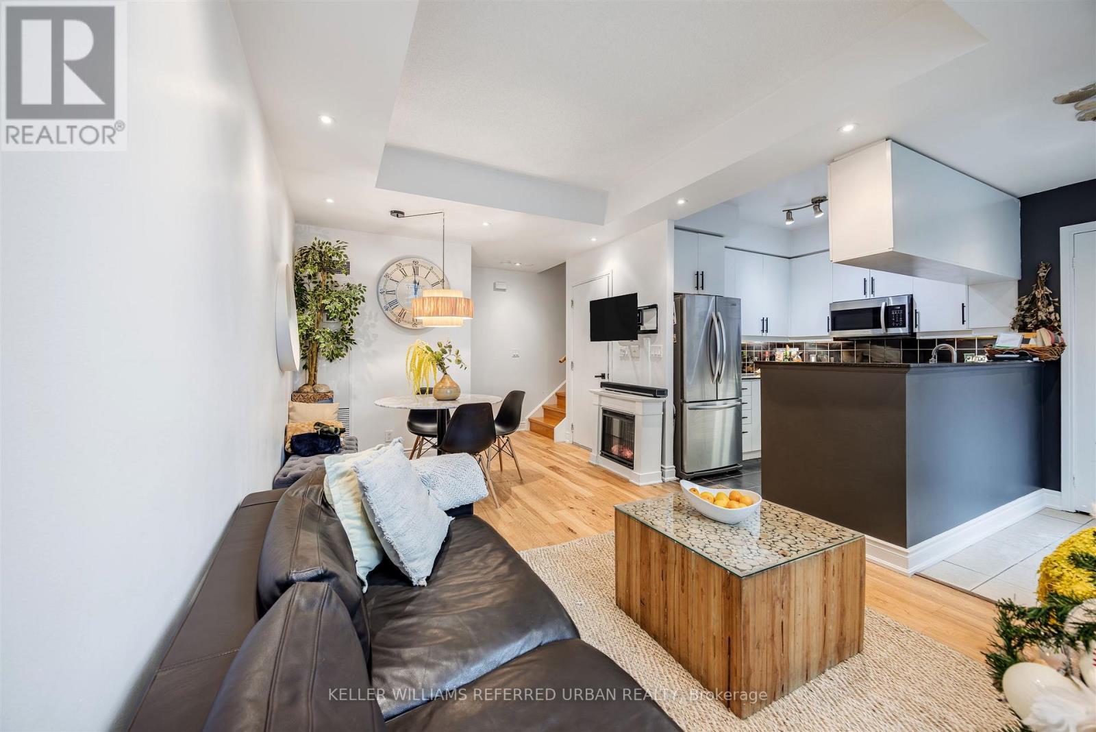 Th-115 - 90 Absolute Avenue, Mississauga, ON - Indoor Photo Showing Other Room