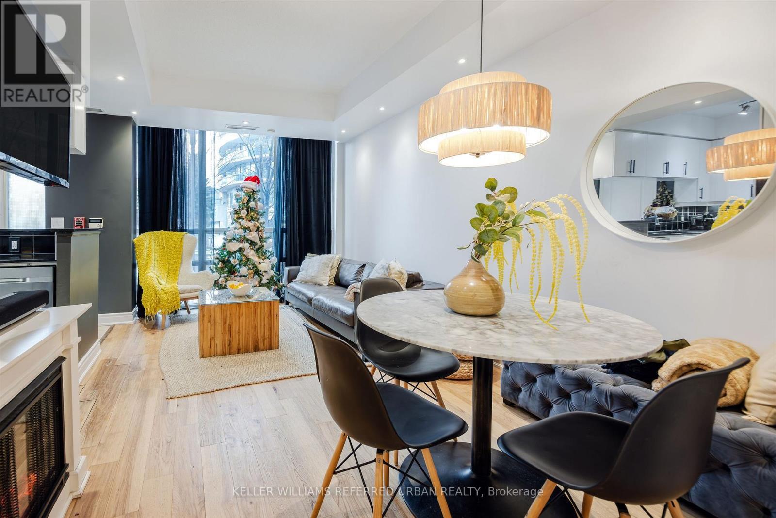 Th-115 - 90 Absolute Avenue, Mississauga, ON - Indoor Photo Showing Dining Room