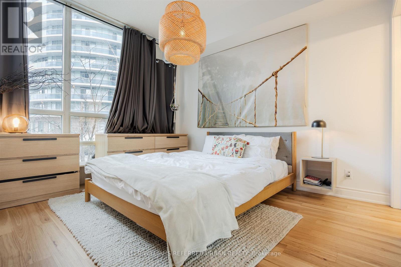 Th-115 - 90 Absolute Avenue, Mississauga, ON - Indoor Photo Showing Bedroom