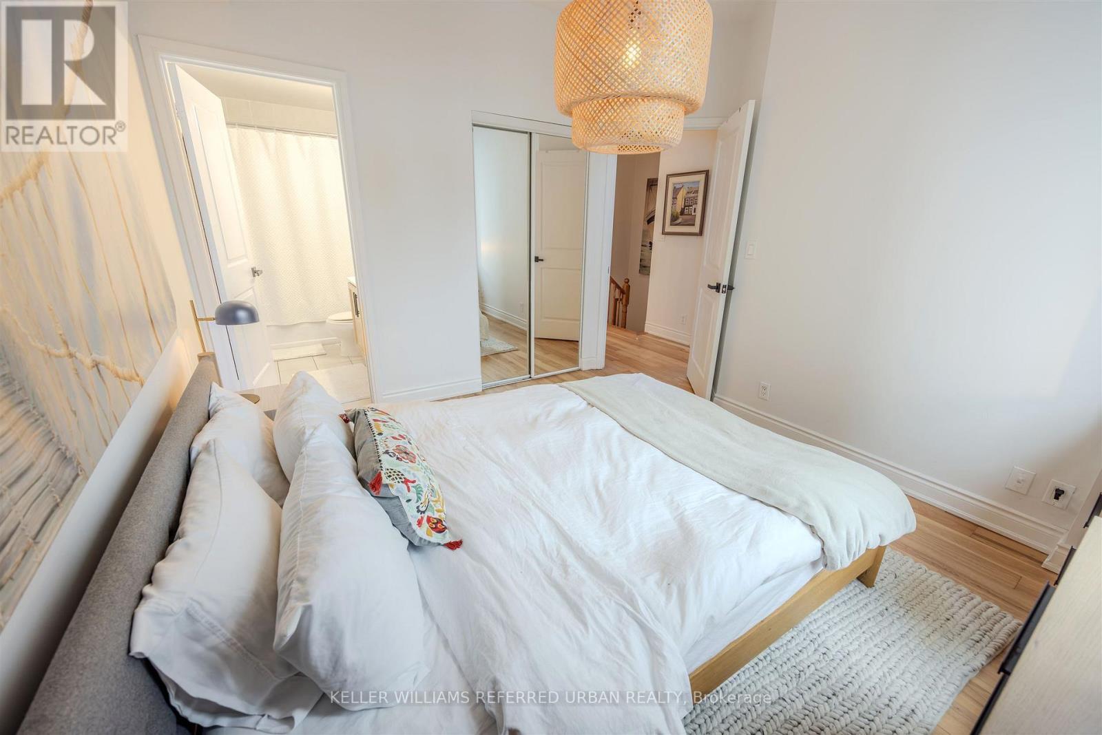 Th-115 - 90 Absolute Avenue, Mississauga, ON - Indoor Photo Showing Bedroom