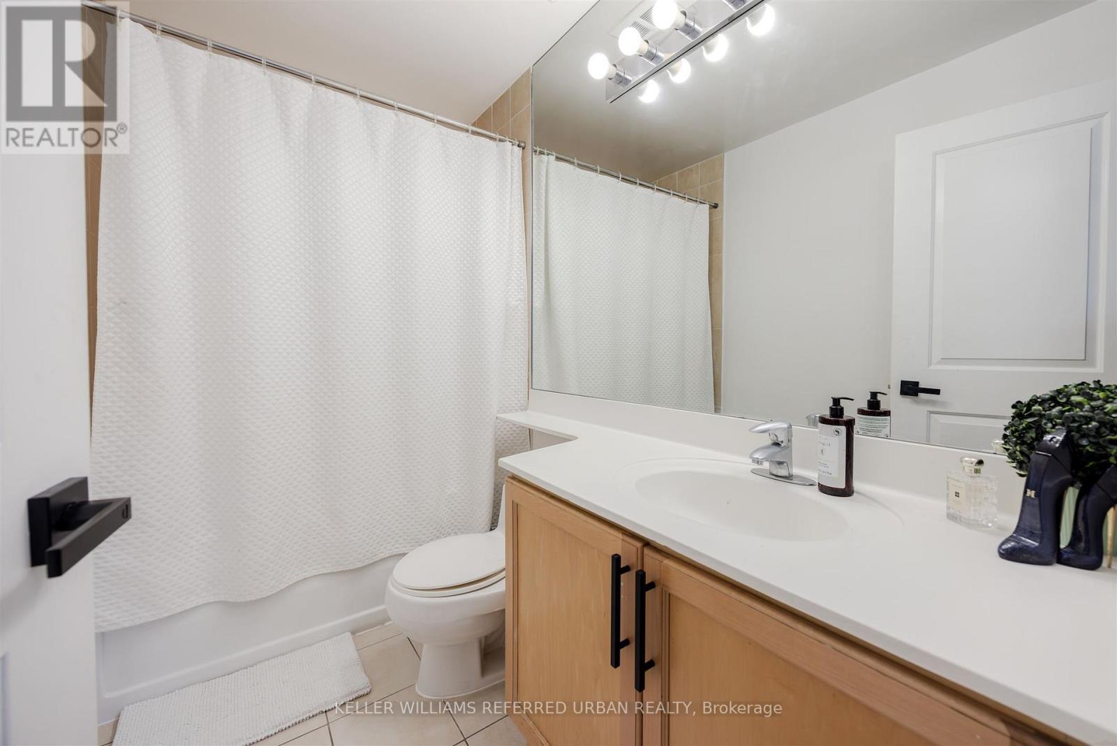 Th-115 - 90 Absolute Avenue, Mississauga, ON - Indoor Photo Showing Bathroom