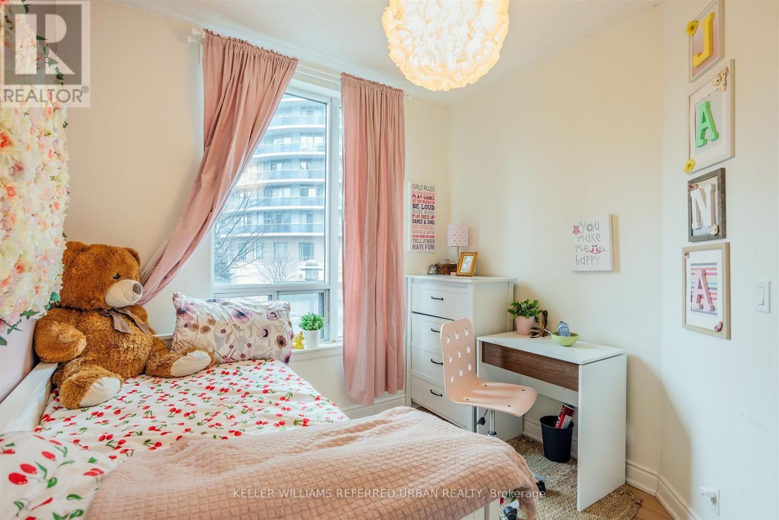 Th-115 - 90 Absolute Avenue, Mississauga, ON - Indoor Photo Showing Bedroom