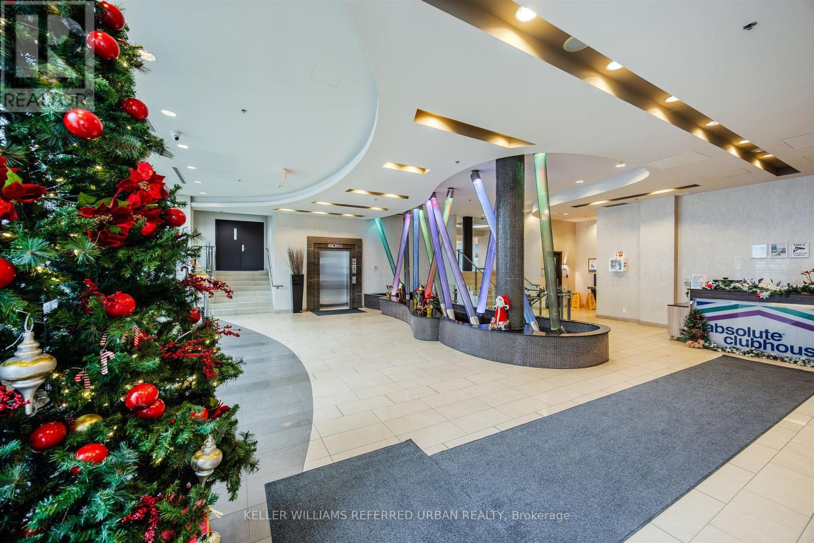 Th-115 - 90 Absolute Avenue, Mississauga, ON - Indoor Photo Showing Other Room