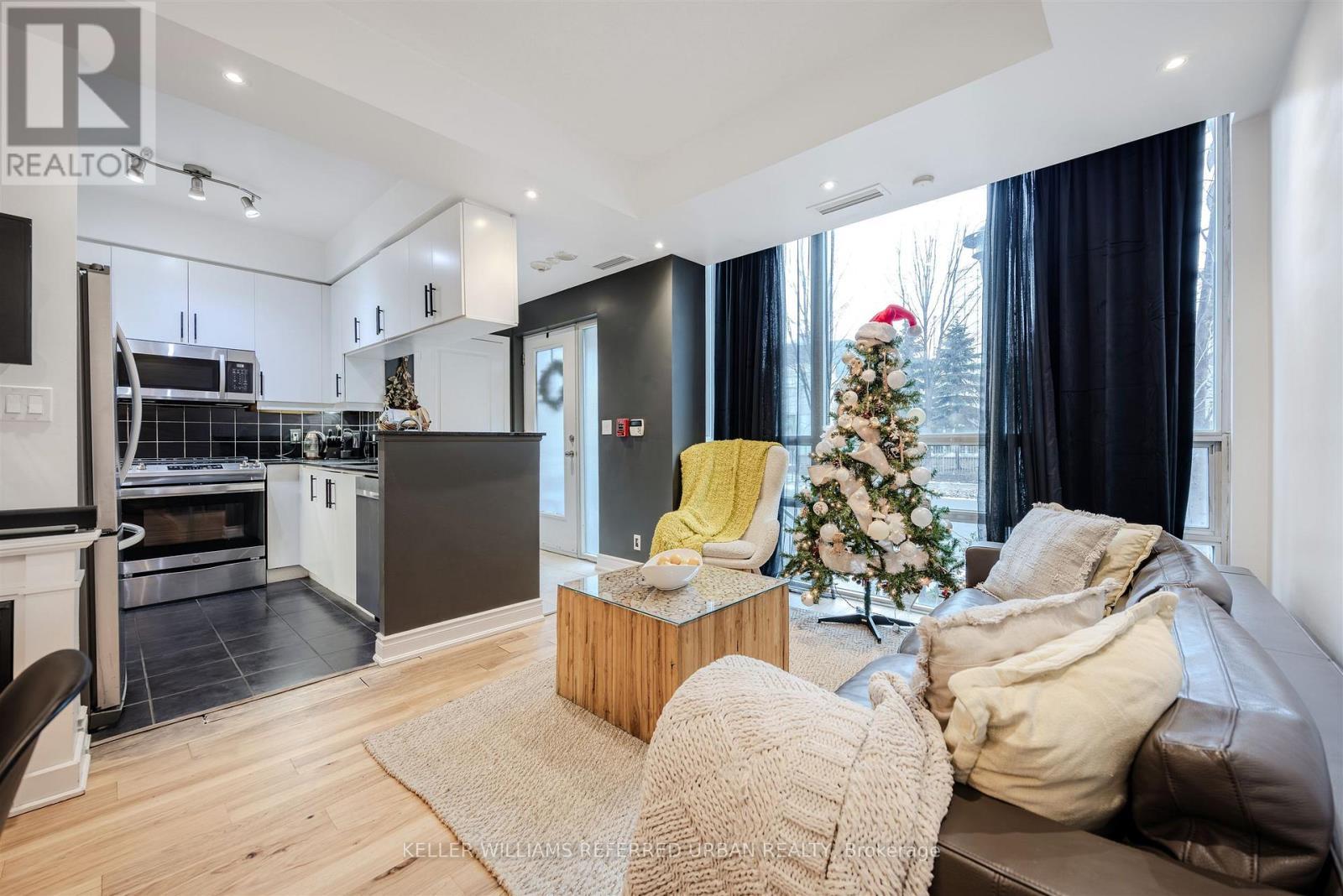 Th-115 - 90 Absolute Avenue, Mississauga, ON - Indoor Photo Showing Kitchen With Stainless Steel Kitchen With Upgraded Kitchen