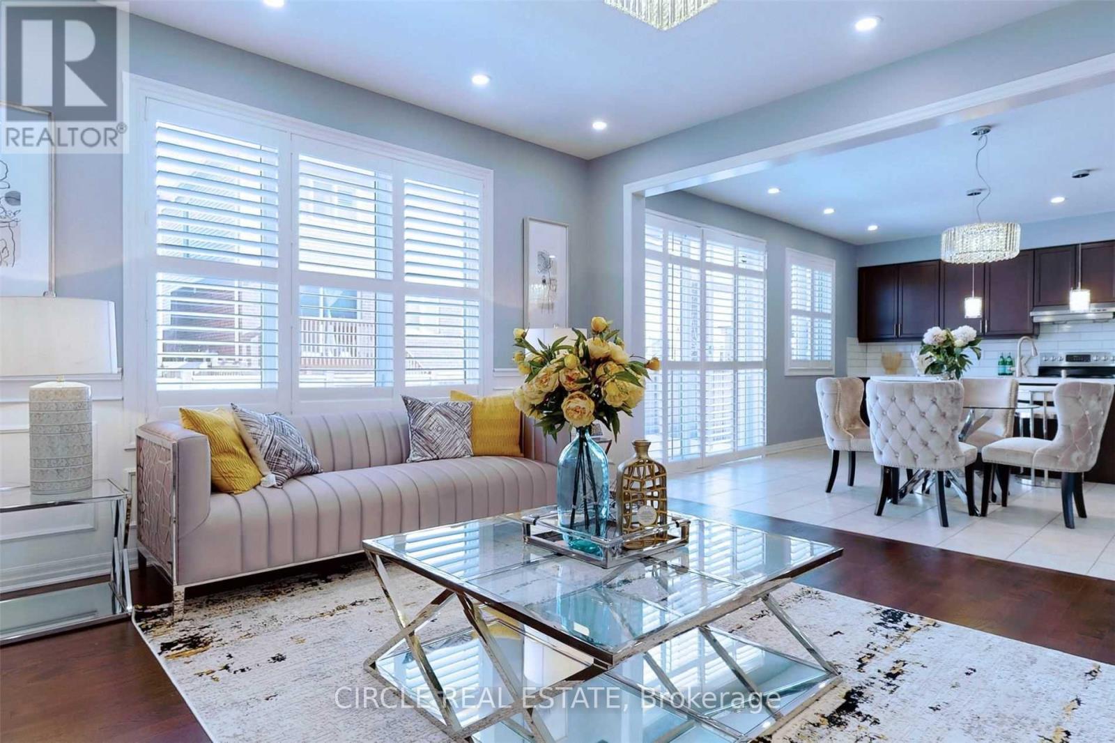 1368 Connaught Terrace, Milton, ON - Indoor Photo Showing Living Room