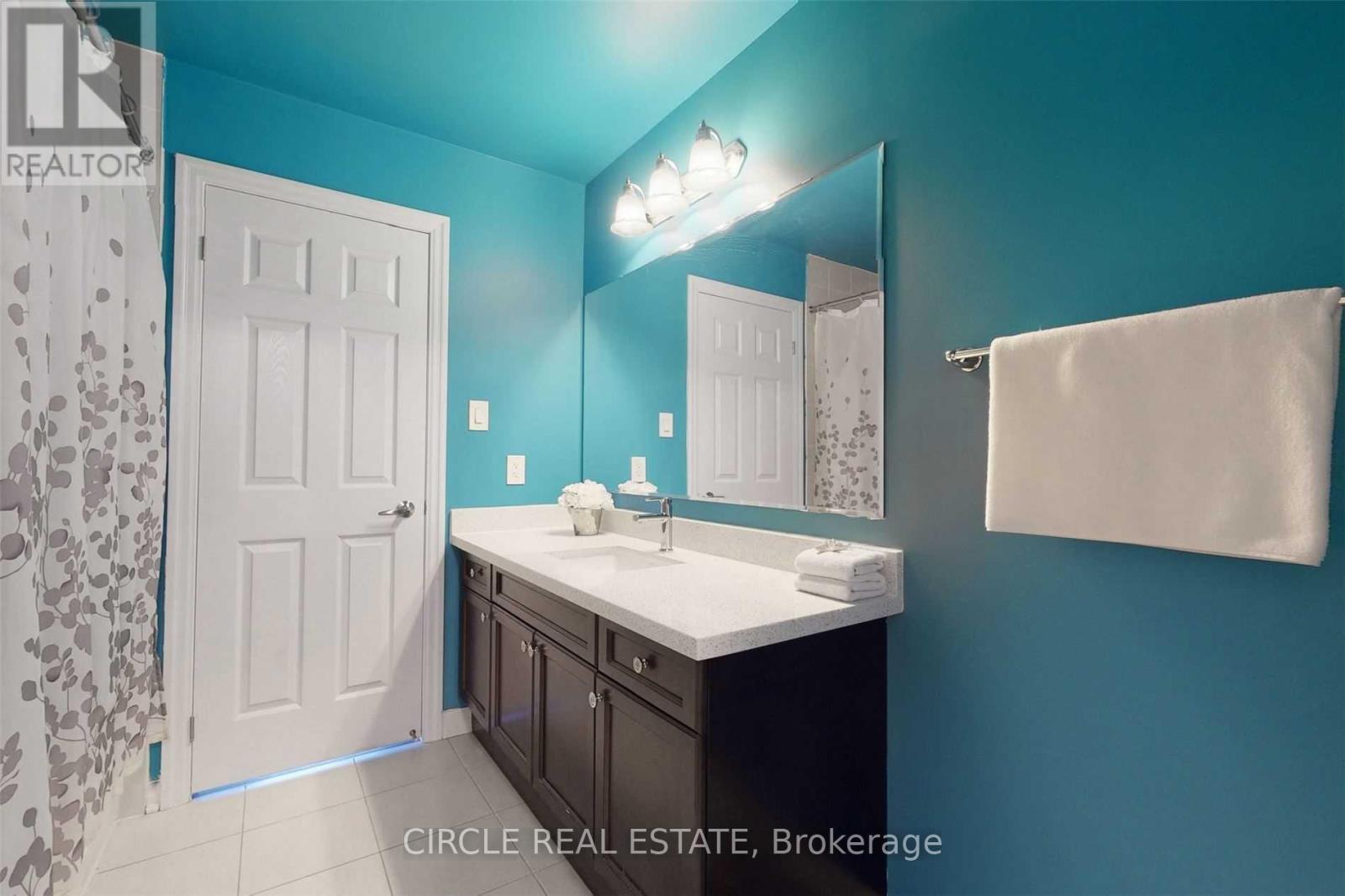 1368 Connaught Terrace, Milton, ON - Indoor Photo Showing Bathroom