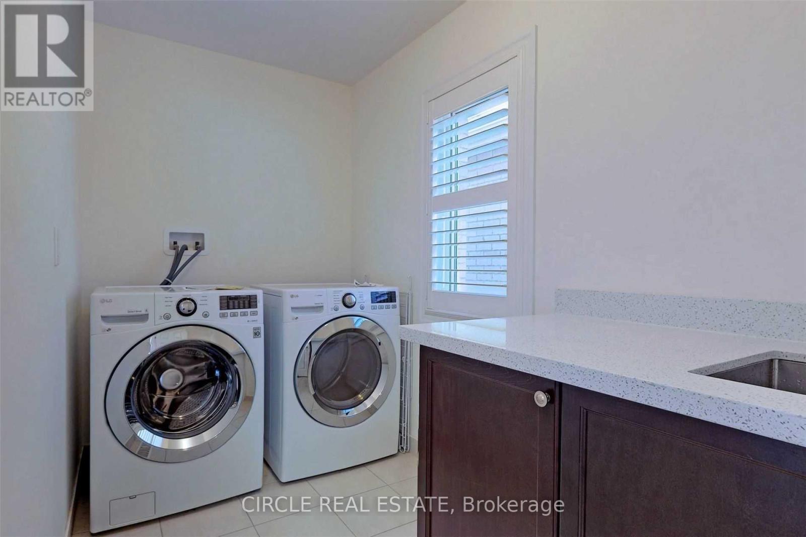 1368 Connaught Terrace, Milton, ON - Indoor Photo Showing Laundry Room