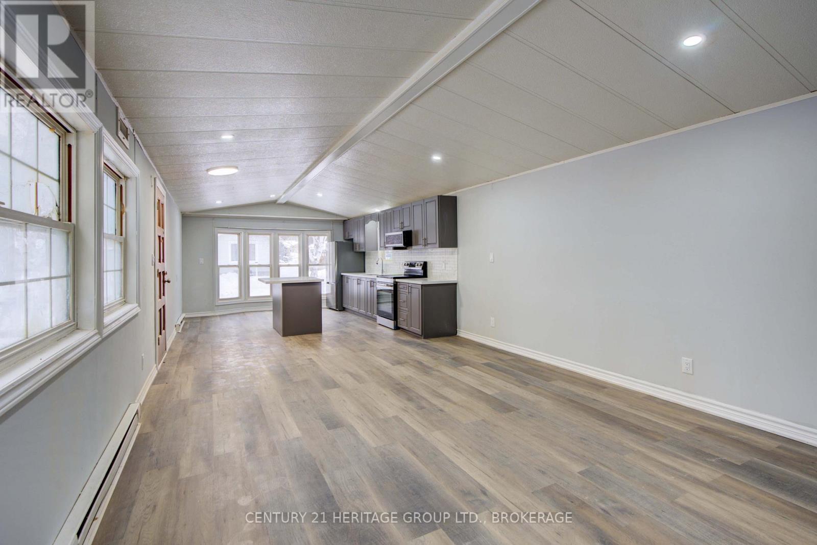 35 - 227 Big Hill Road, Leeds And The Thousand Islands, ON - Indoor Photo Showing Other Room