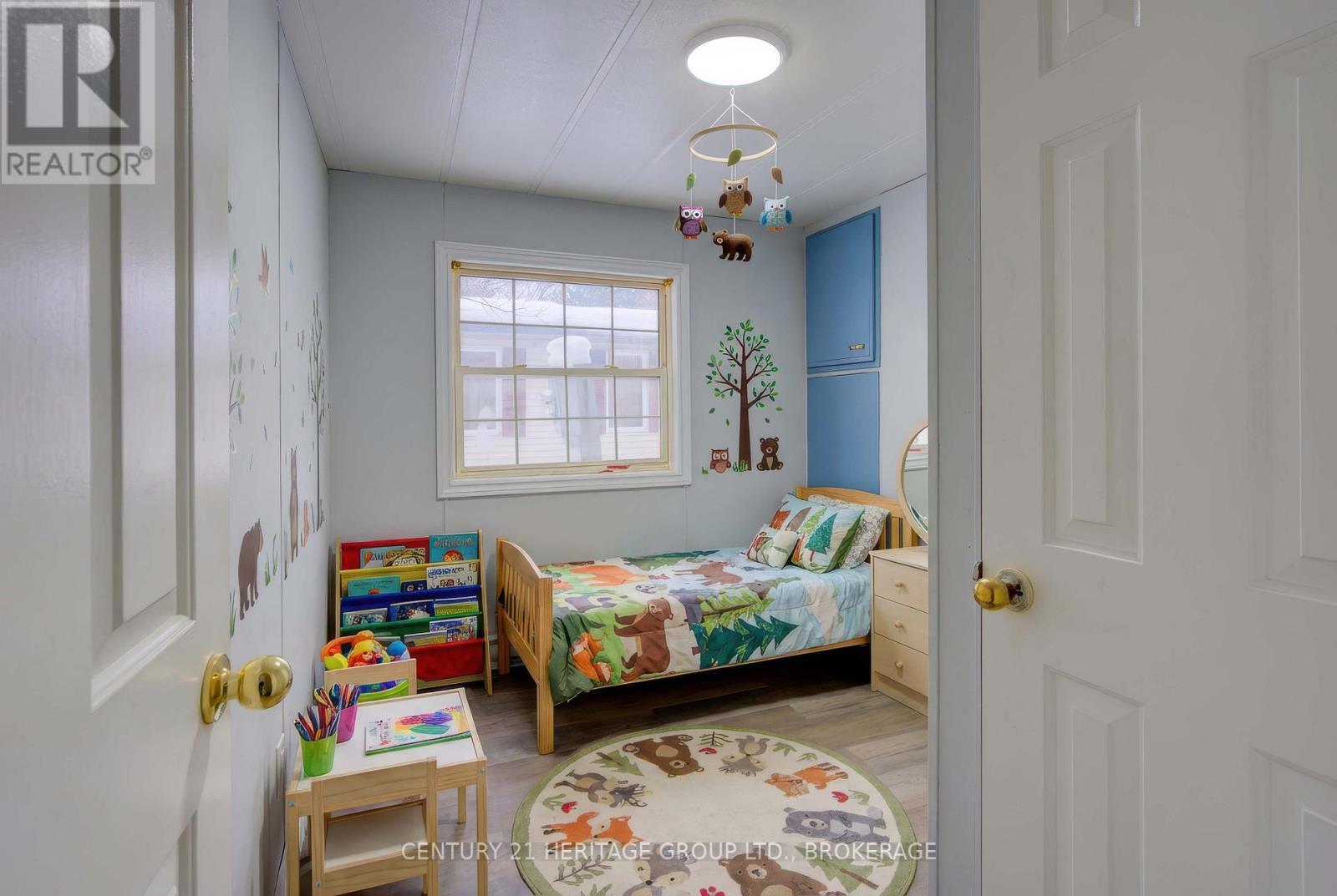 35 - 227 Big Hill Road, Leeds And The Thousand Islands, ON - Indoor Photo Showing Bedroom