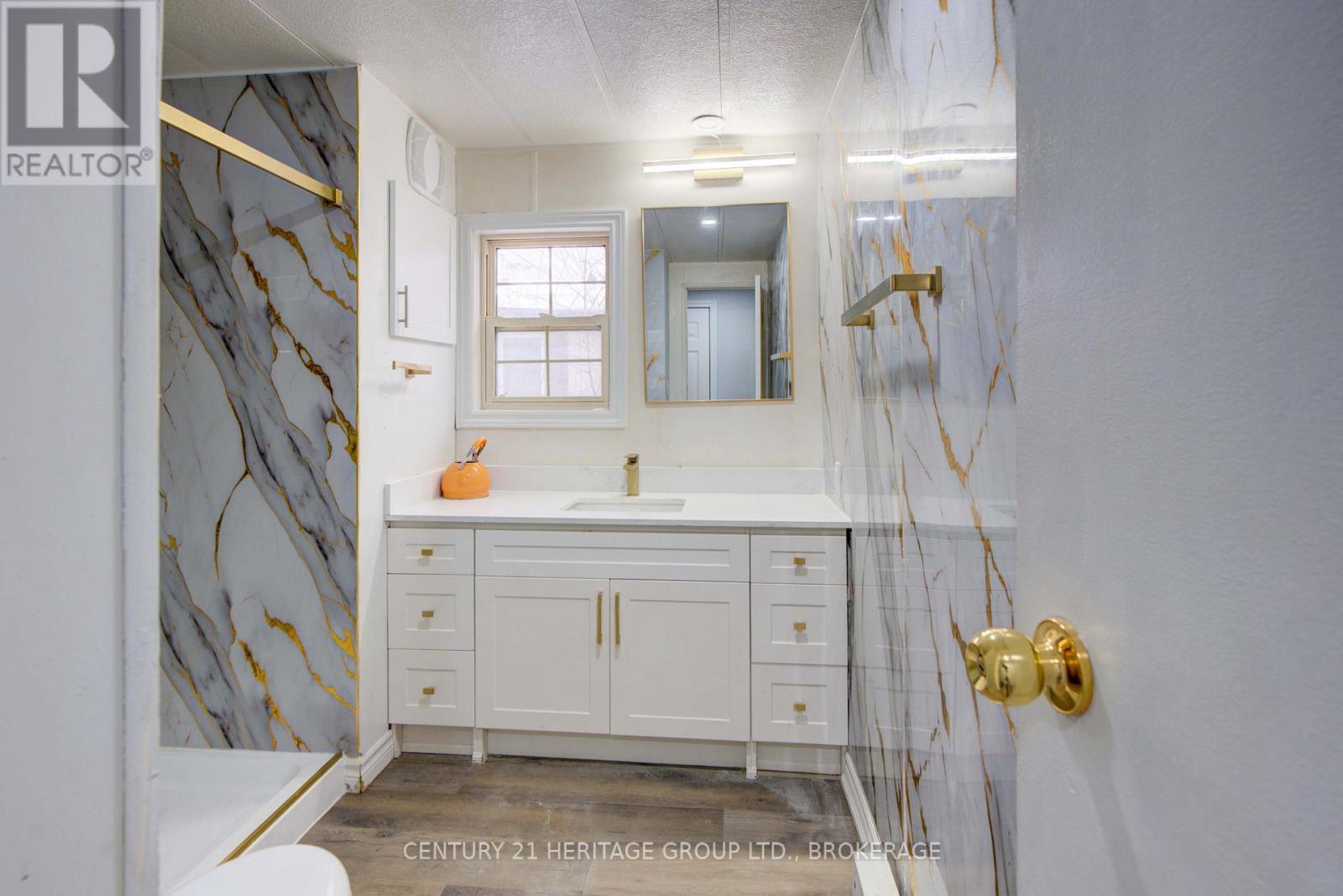 35 - 227 Big Hill Road, Leeds And The Thousand Islands, ON - Indoor Photo Showing Bathroom