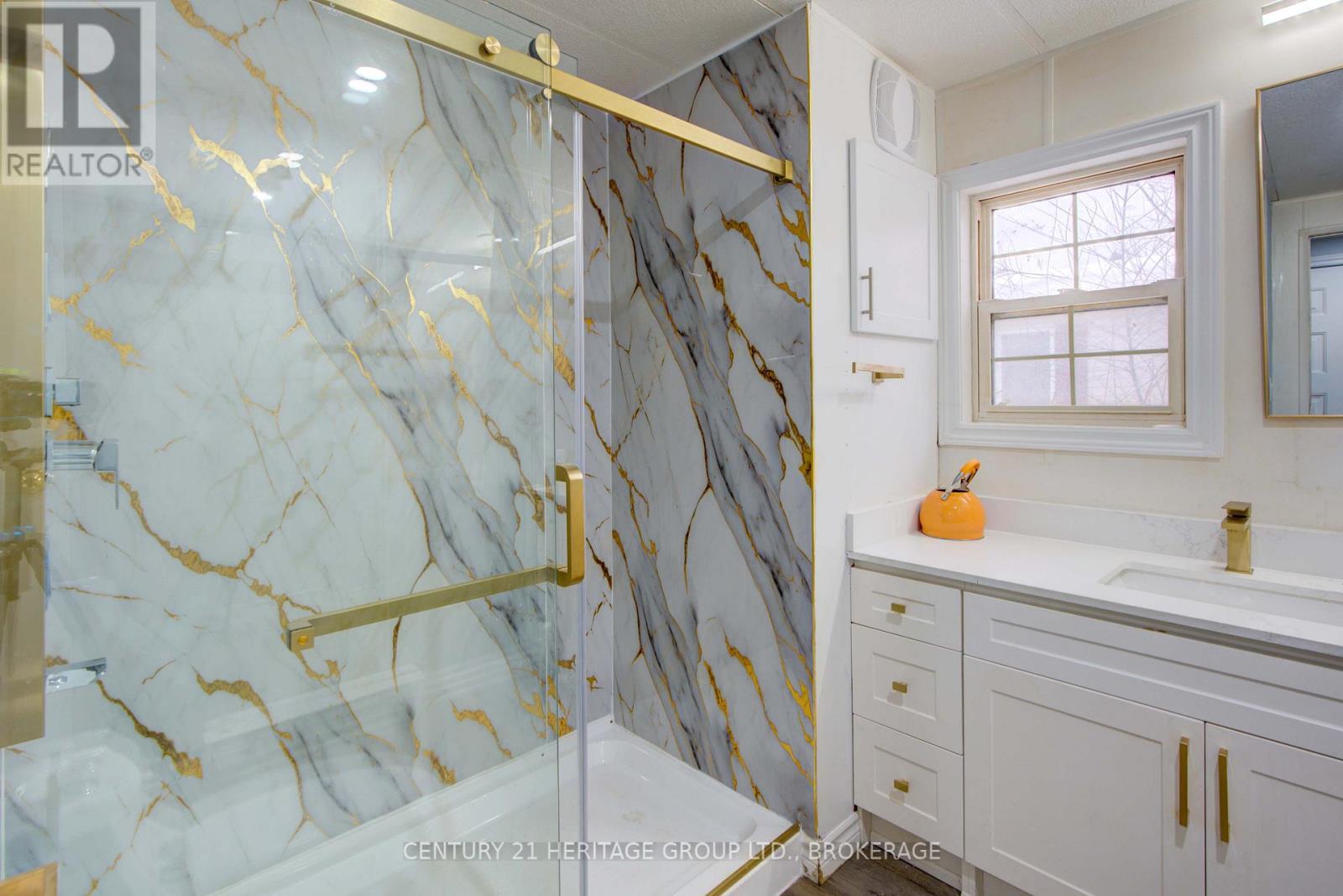 35 - 227 Big Hill Road, Leeds And The Thousand Islands, ON - Indoor Photo Showing Bathroom