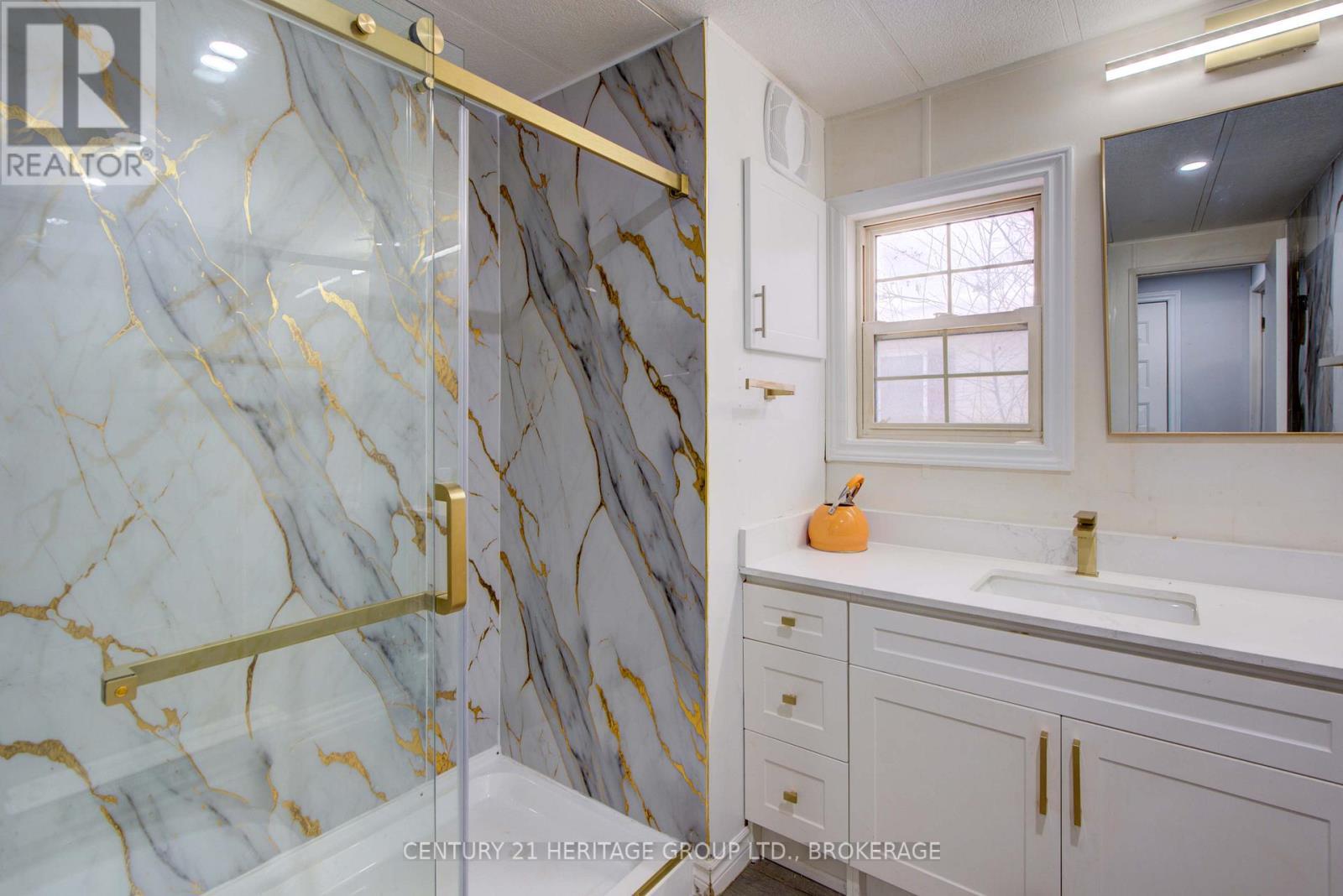 35 - 227 Big Hill Road, Leeds And The Thousand Islands, ON - Indoor Photo Showing Bathroom
