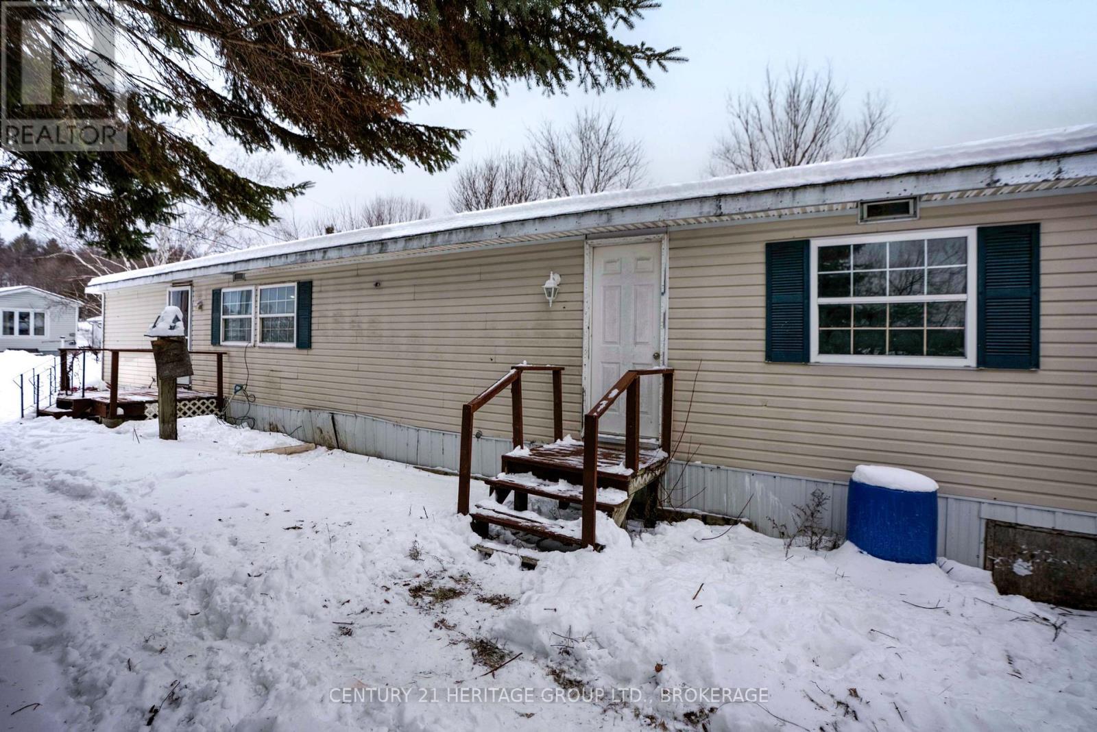 35 - 227 Big Hill Road, Leeds And The Thousand Islands, ON - Outdoor With Exterior