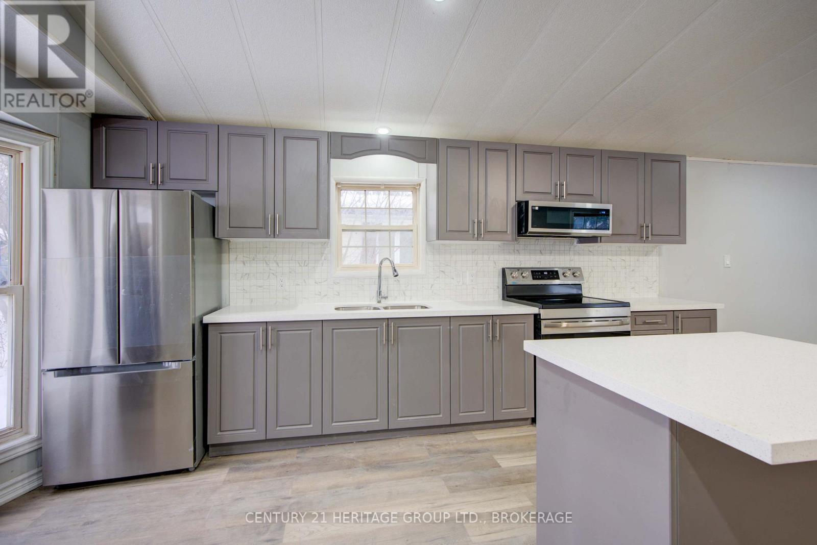 35 - 227 Big Hill Road, Leeds And The Thousand Islands, ON - Indoor Photo Showing Kitchen With Double Sink