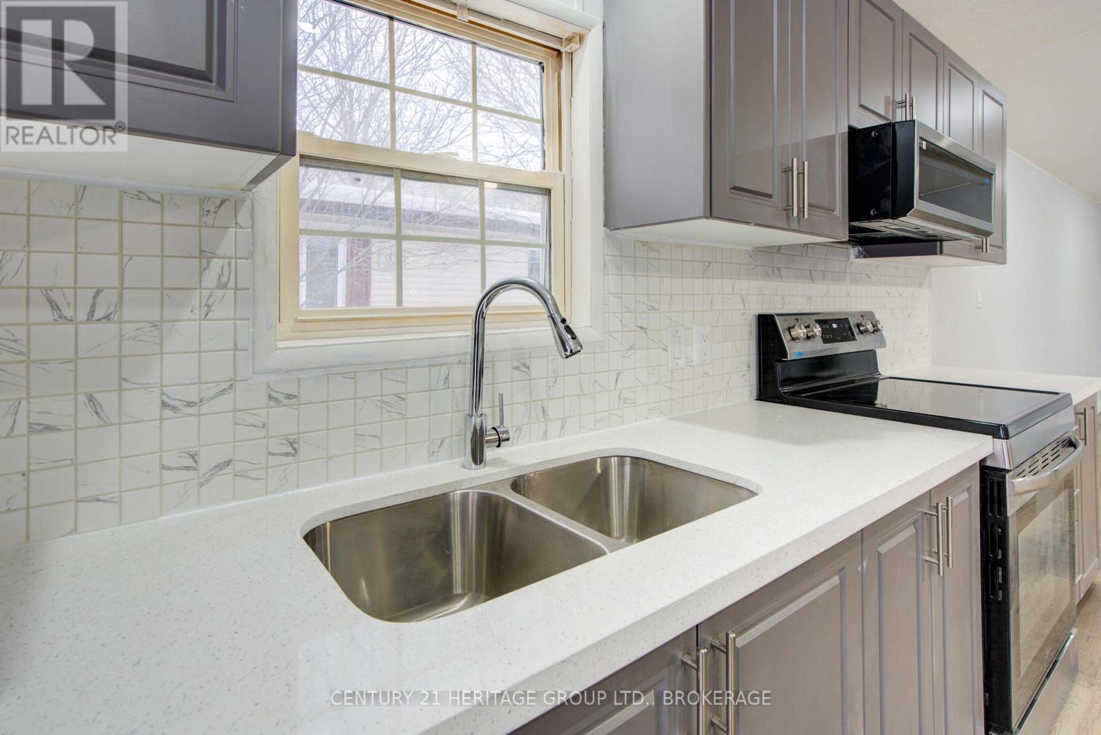 35 - 227 Big Hill Road, Leeds And The Thousand Islands, ON - Indoor Photo Showing Kitchen With Double Sink