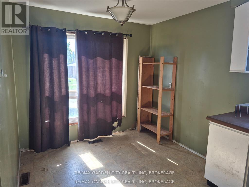 74 Commerford Street, Thorold (Confederation Heights), ON - Indoor