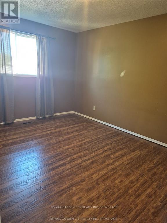 74 Commerford Street, Thorold (Confederation Heights), ON - Indoor Photo Showing Other Room