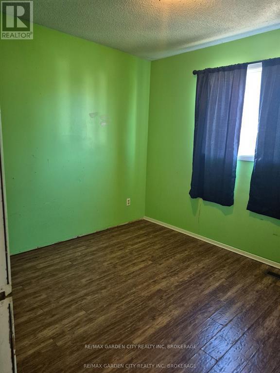 74 Commerford Street, Thorold (Confederation Heights), ON - Indoor Photo Showing Other Room