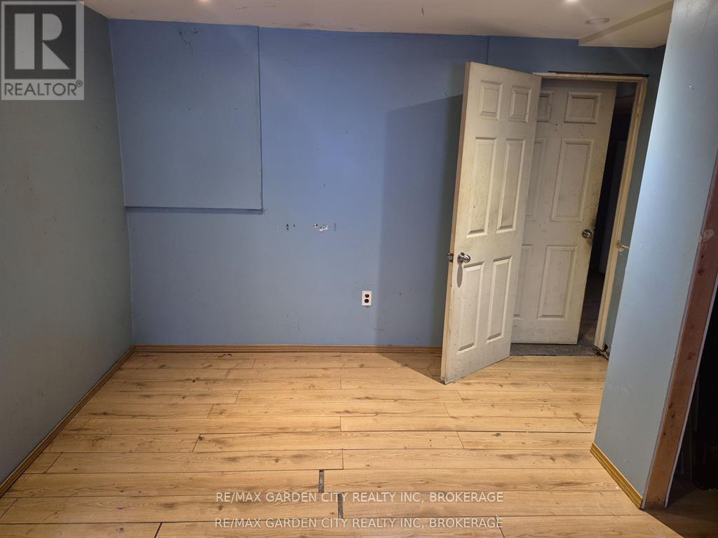 74 Commerford Street, Thorold (Confederation Heights), ON - Indoor Photo Showing Other Room