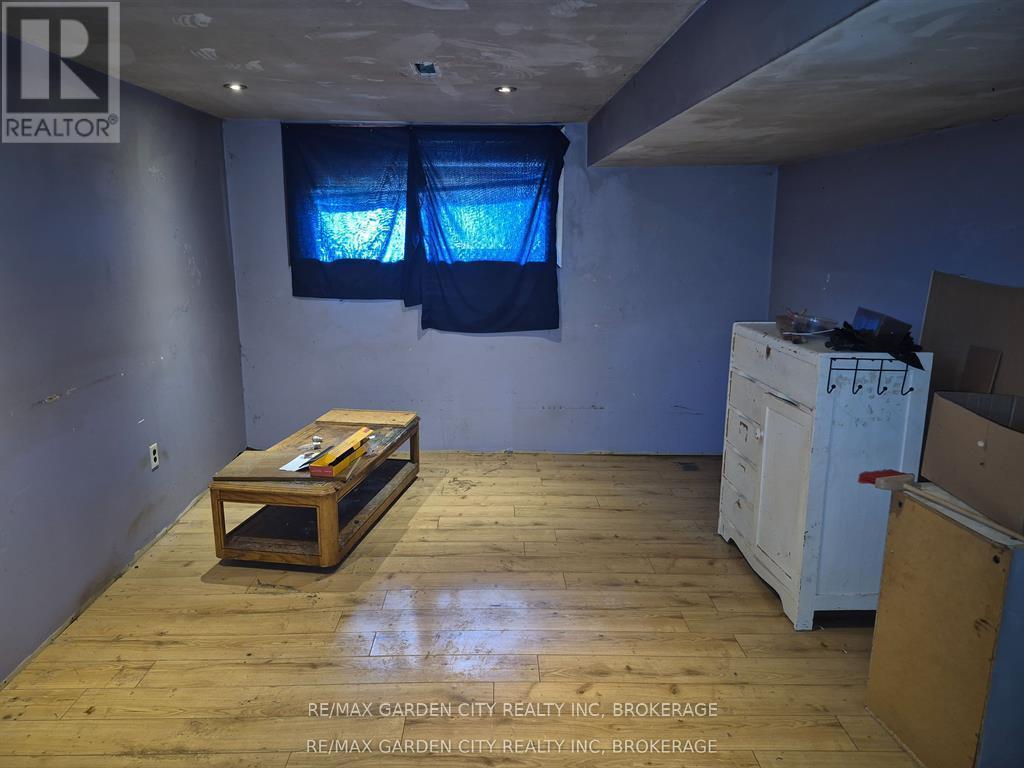 74 Commerford Street, Thorold (Confederation Heights), ON - Indoor Photo Showing Other Room