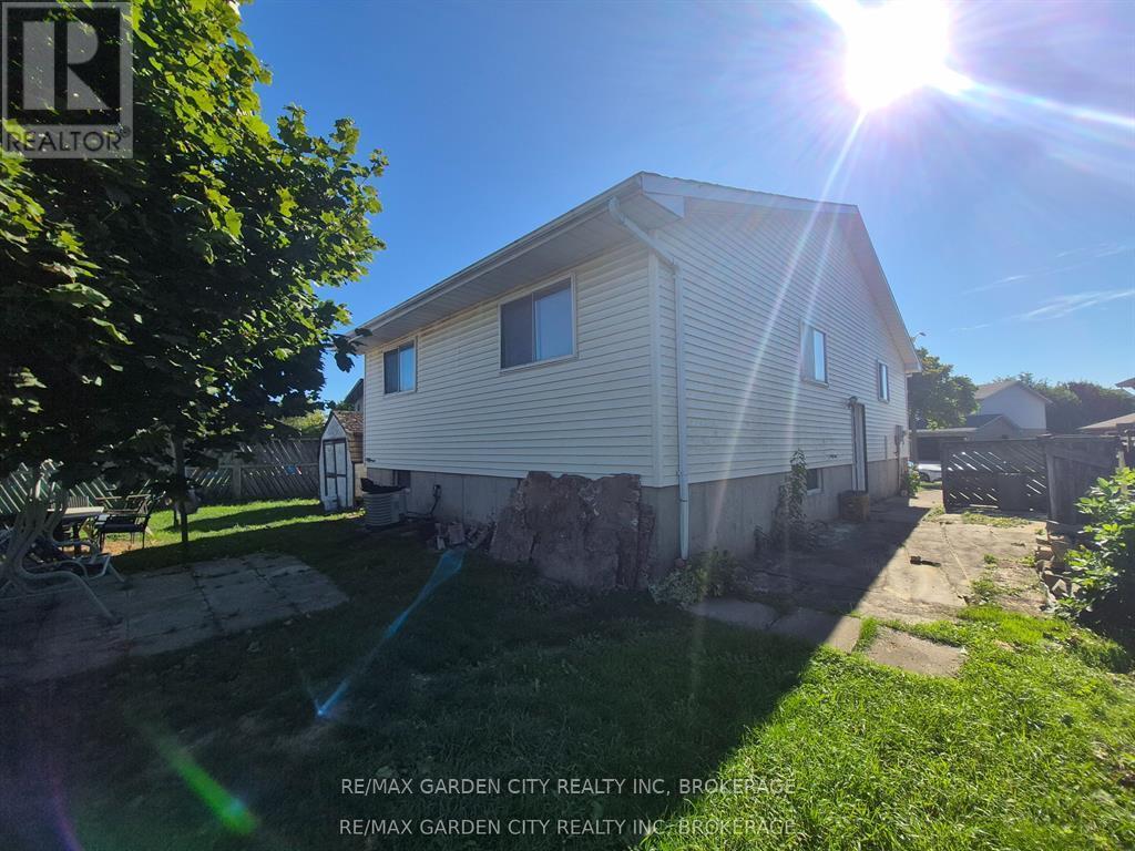 74 Commerford Street, Thorold (Confederation Heights), ON - Outdoor