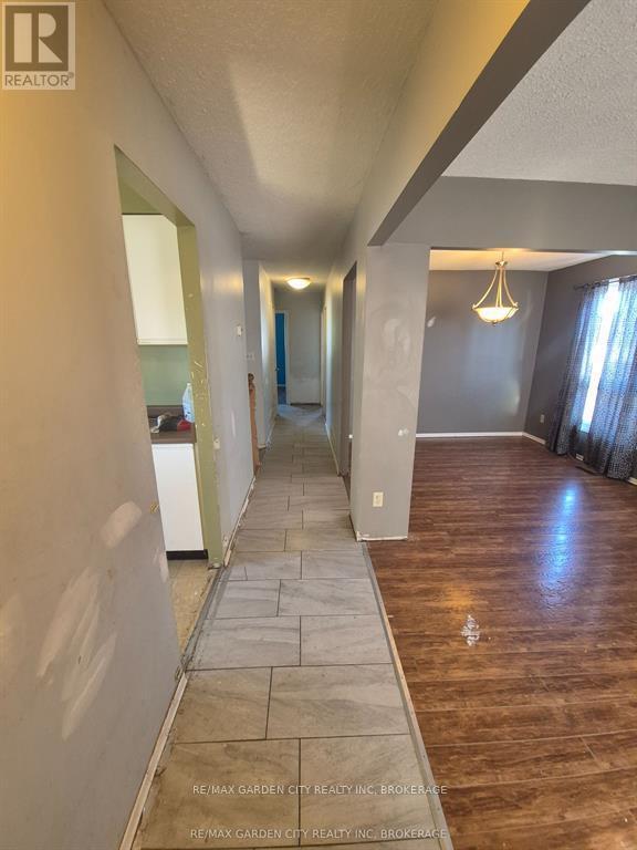 74 Commerford Street, Thorold (Confederation Heights), ON - Indoor Photo Showing Other Room