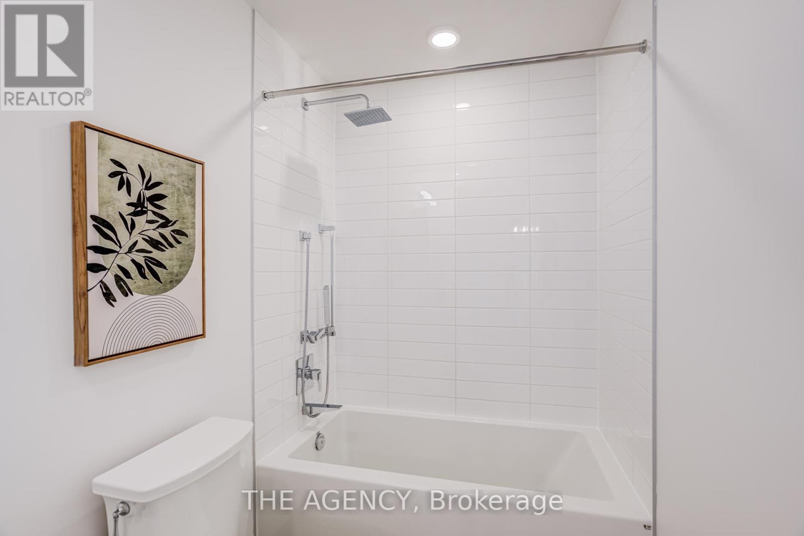 2401 - 25 Richmond Street E, Toronto, ON - Indoor Photo Showing Bathroom