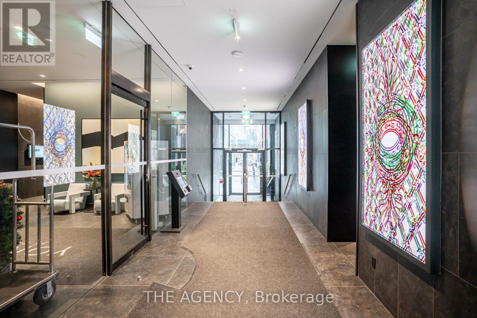 2401 - 25 Richmond Street E, Toronto, ON - Indoor Photo Showing Other Room