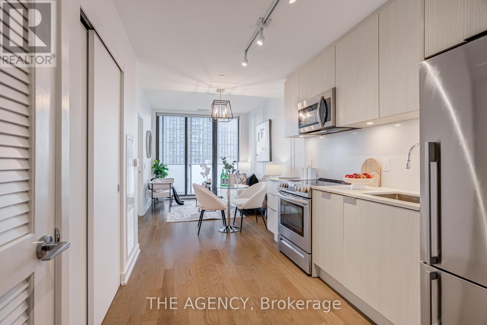 2401 - 25 Richmond Street E, Toronto, ON - Indoor Photo Showing Kitchen With Upgraded Kitchen
