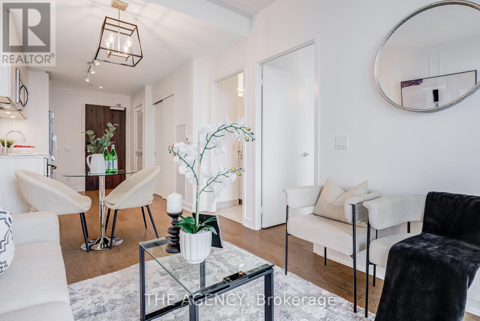 2401 - 25 Richmond Street E, Toronto, ON - Indoor Photo Showing Living Room