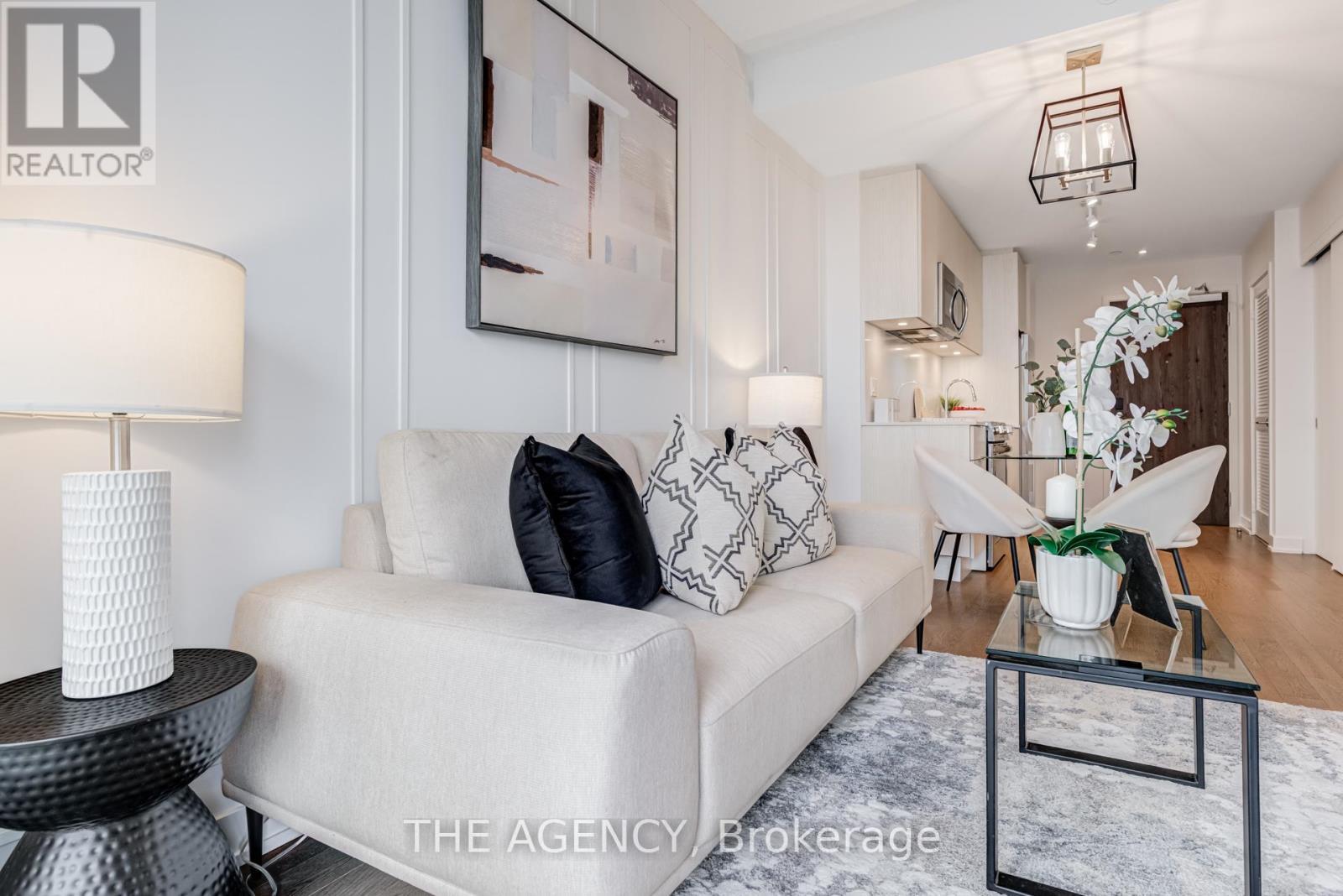 2401 - 25 Richmond Street E, Toronto, ON - Indoor Photo Showing Living Room