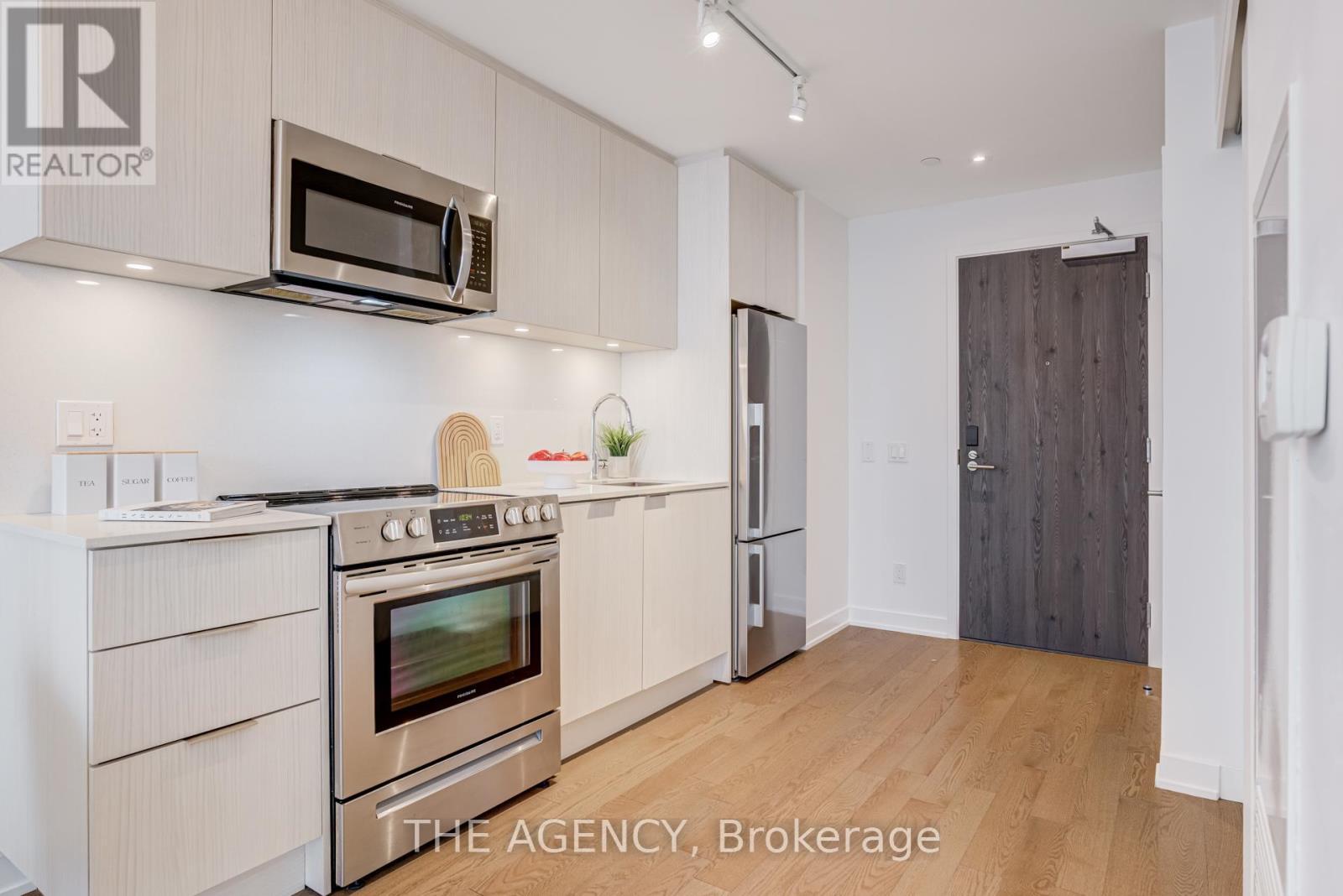 2401 - 25 Richmond Street E, Toronto, ON - Indoor Photo Showing Kitchen With Upgraded Kitchen