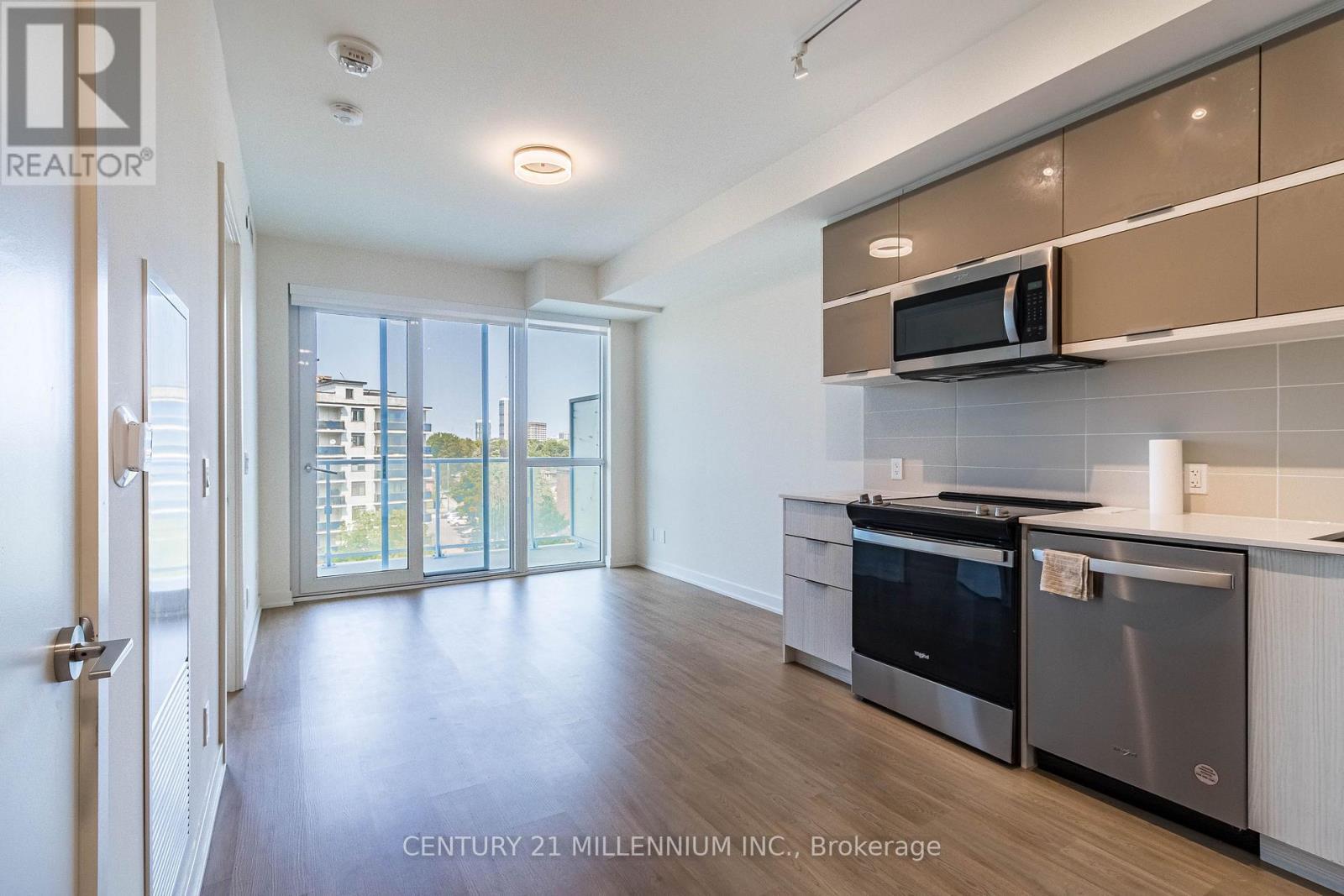 606 - 10 Deerlick Court, Toronto, ON - Indoor Photo Showing Kitchen