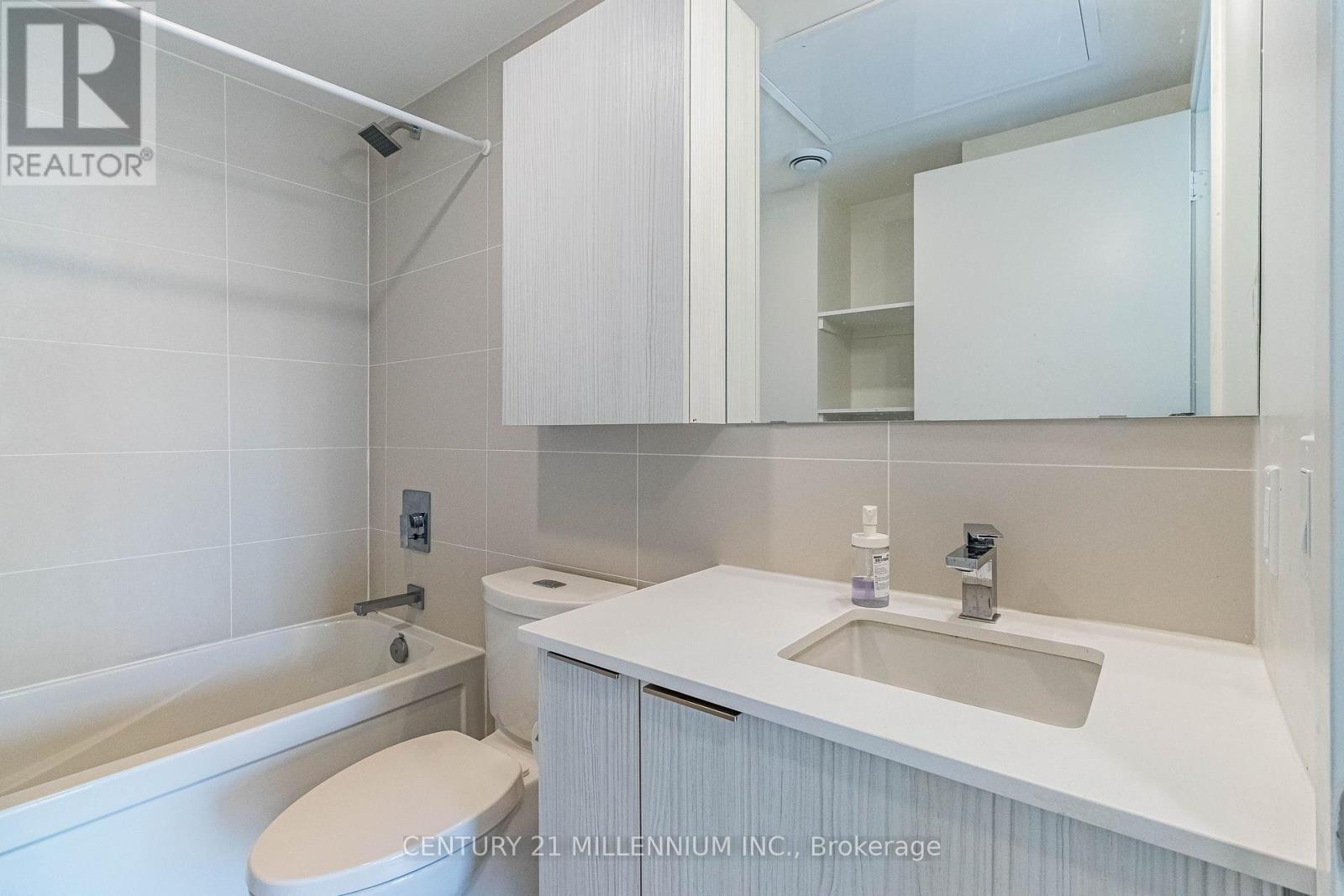 606 - 10 Deerlick Court, Toronto, ON - Indoor Photo Showing Bathroom