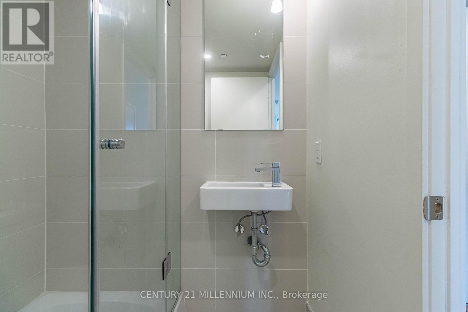 606 - 10 Deerlick Court, Toronto, ON - Indoor Photo Showing Bathroom