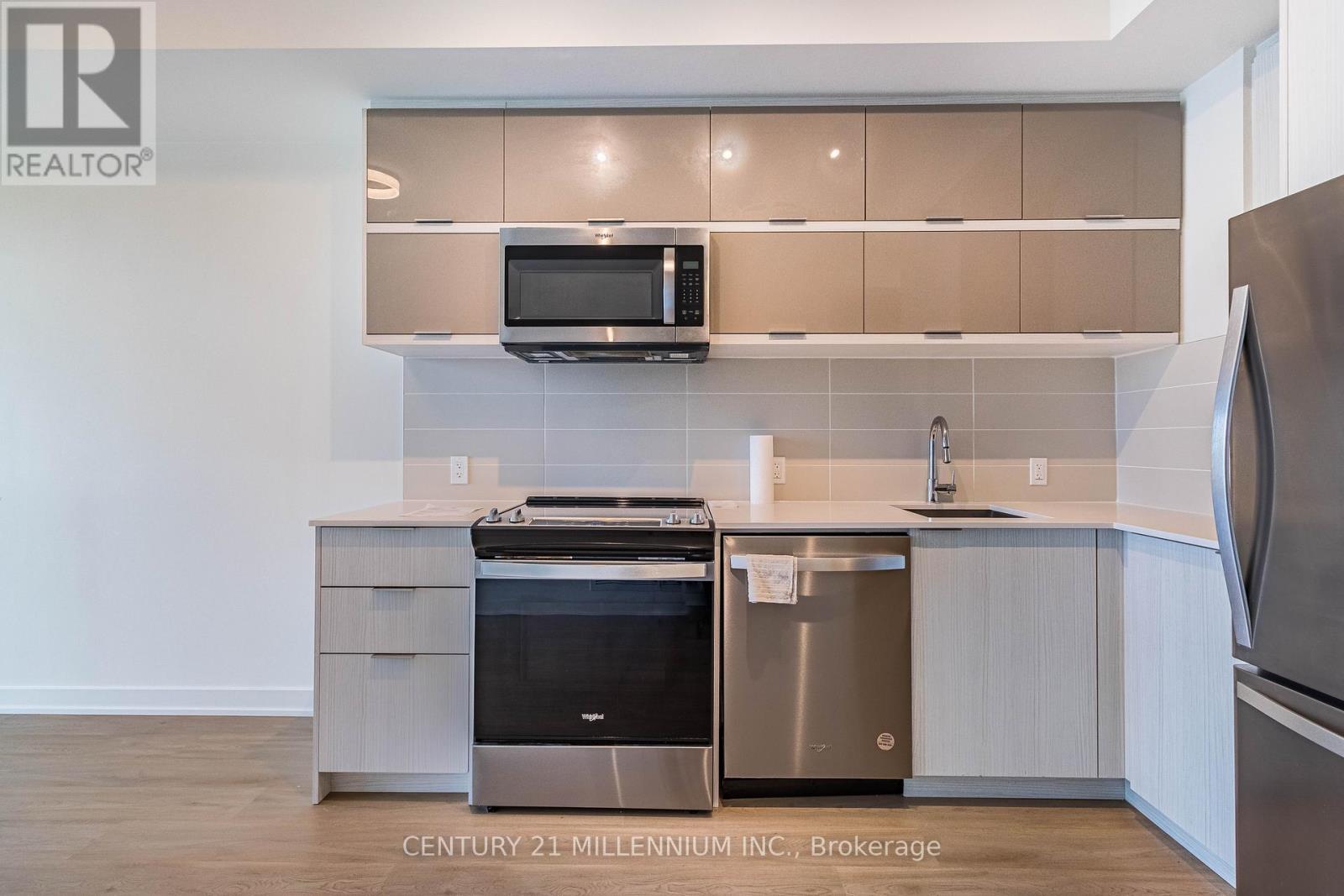 606 - 10 Deerlick Court, Toronto, ON - Indoor Photo Showing Kitchen