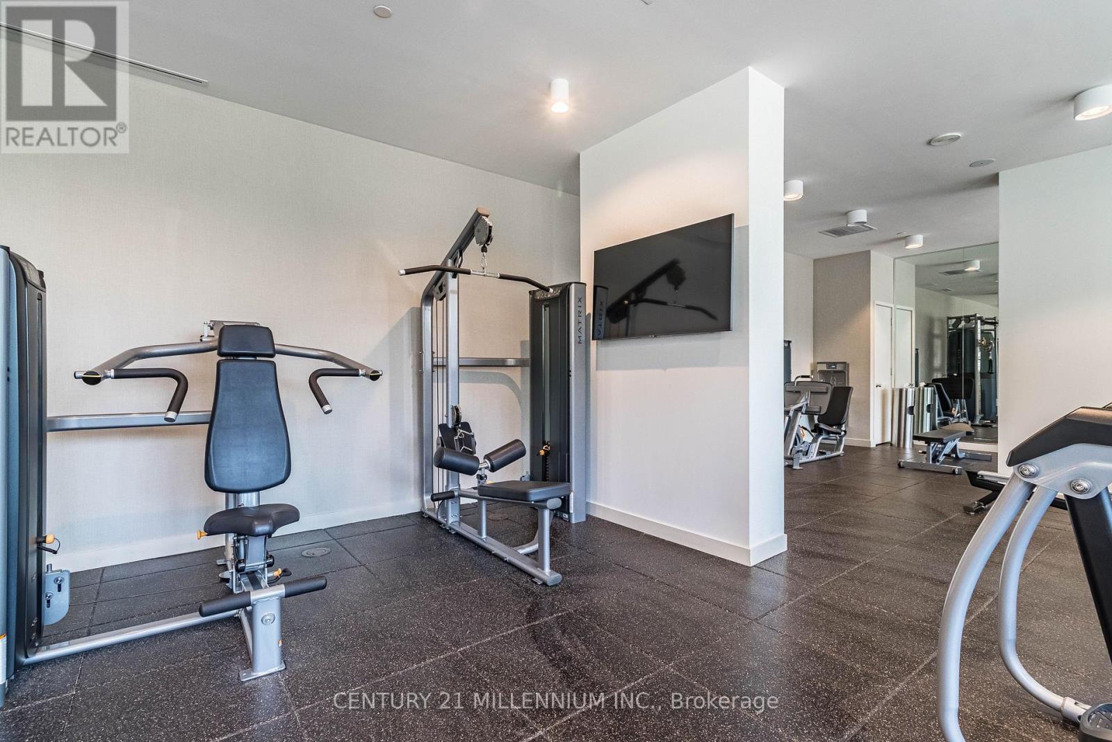 606 - 10 Deerlick Court, Toronto, ON - Indoor Photo Showing Gym Room