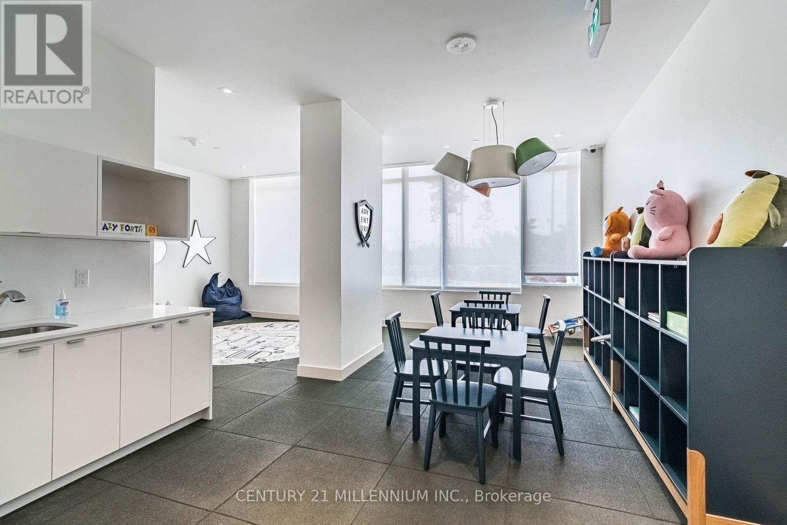 606 - 10 Deerlick Court, Toronto, ON - Indoor