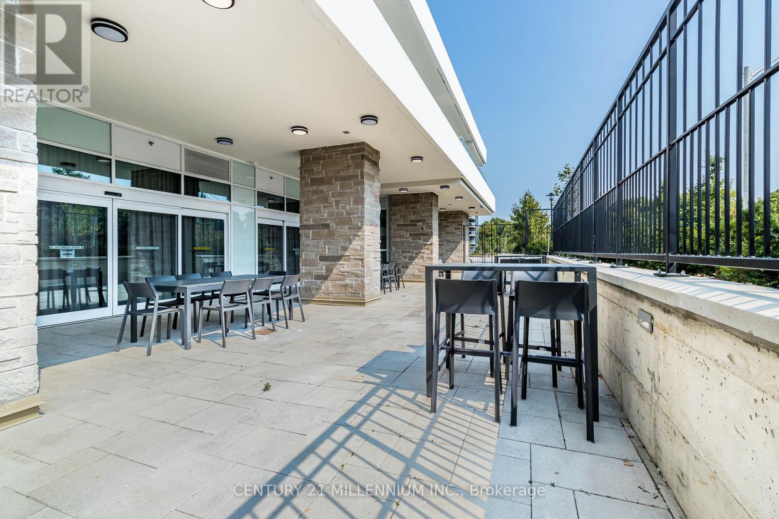 606 - 10 Deerlick Court, Toronto, ON - Outdoor