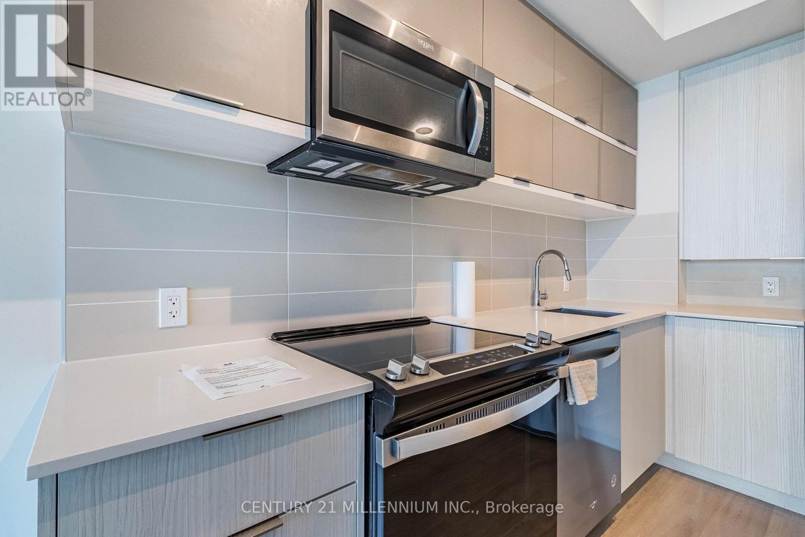 606 - 10 Deerlick Court, Toronto, ON - Indoor Photo Showing Kitchen With Upgraded Kitchen