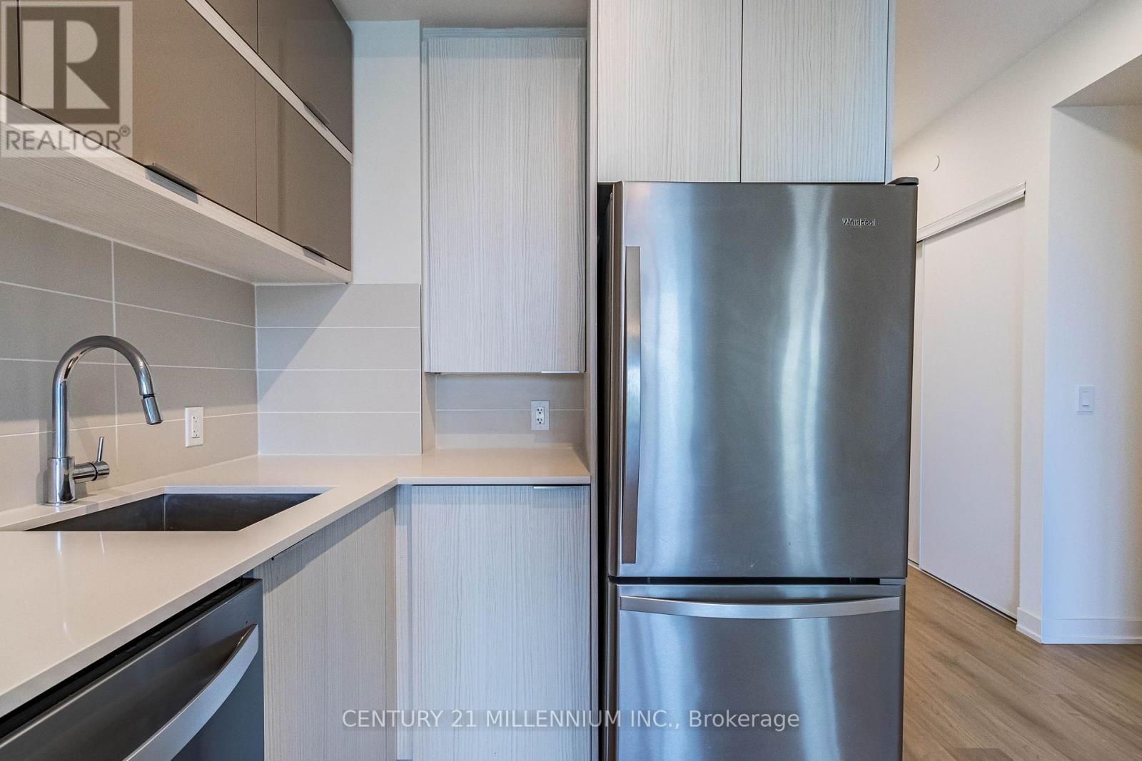 606 - 10 Deerlick Court, Toronto, ON - Indoor Photo Showing Kitchen With Upgraded Kitchen