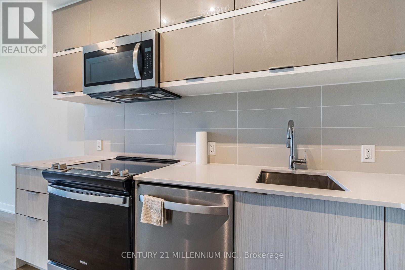 606 - 10 Deerlick Court, Toronto, ON - Indoor Photo Showing Kitchen