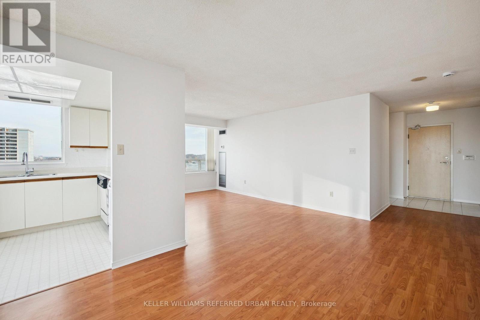 1021 - 3 Greystone Walk Drive, Toronto, ON - Indoor Photo Showing Kitchen