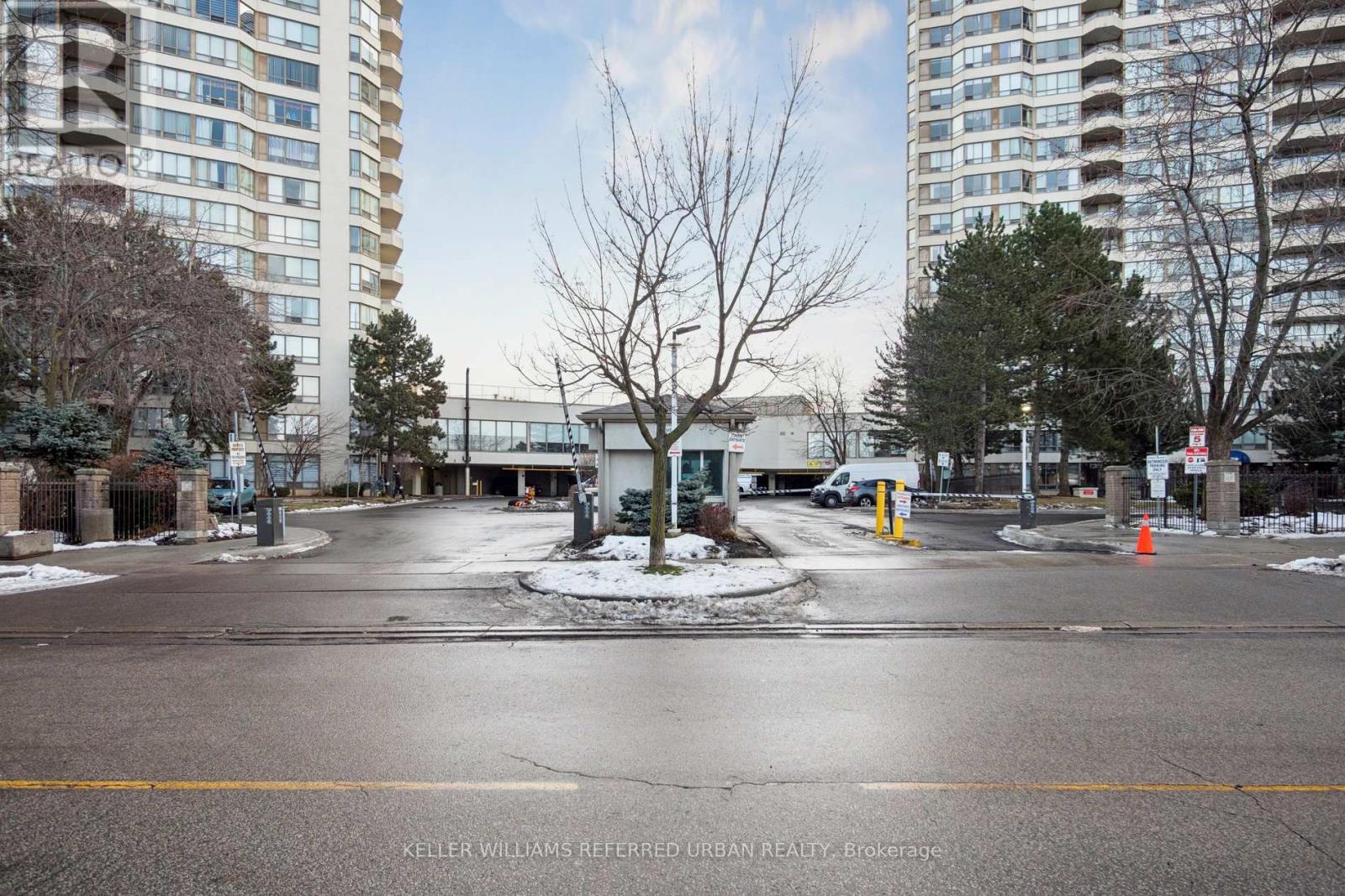 1021 - 3 Greystone Walk Drive, Toronto, ON - Outdoor With Facade