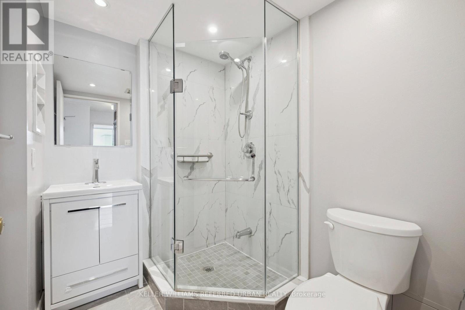1021 - 3 Greystone Walk Drive, Toronto, ON - Indoor Photo Showing Bathroom