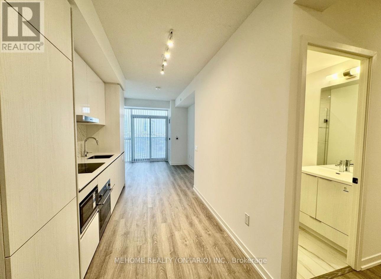 4807 - 8 Interchange Way, Vaughan, ON - Indoor Photo Showing Kitchen