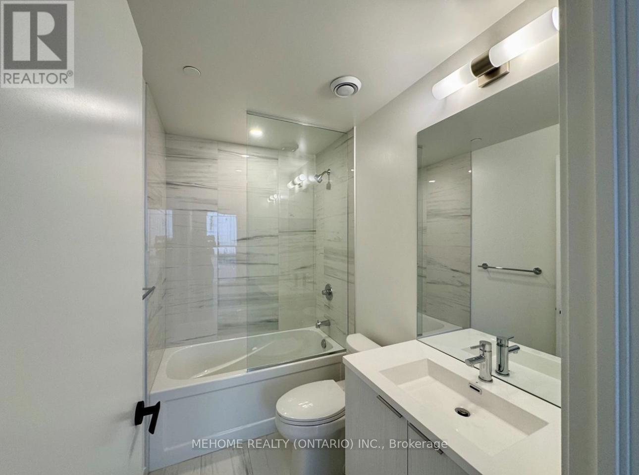 4807 - 8 Interchange Way, Vaughan, ON - Indoor Photo Showing Bathroom